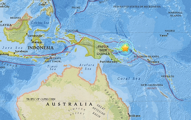 Mapa mostra local do epicentro do terremoto, perto da costa de Papua NOva-Guiné