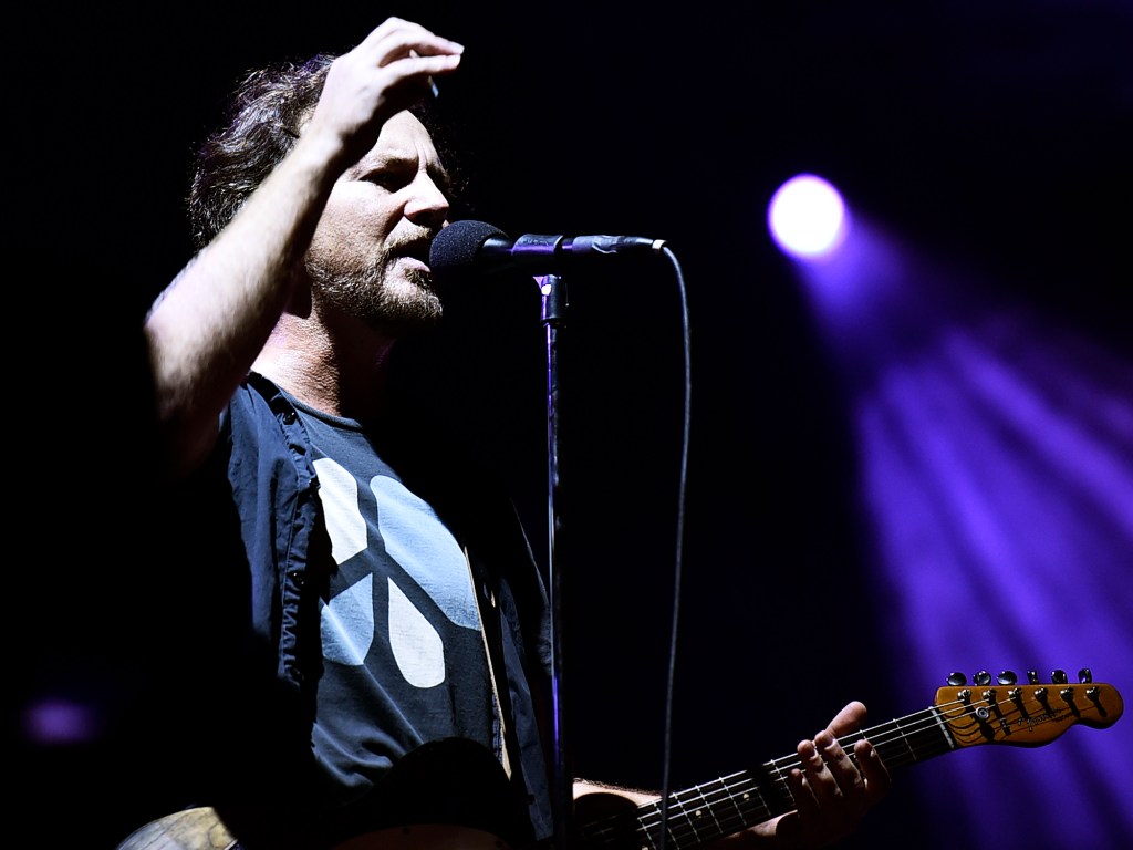 Pearl Jam volta a São Paulo com a turnê de divulgação do álbum Lightning Bolt no Estádio do Morumbi, na noite deste sábado (14)