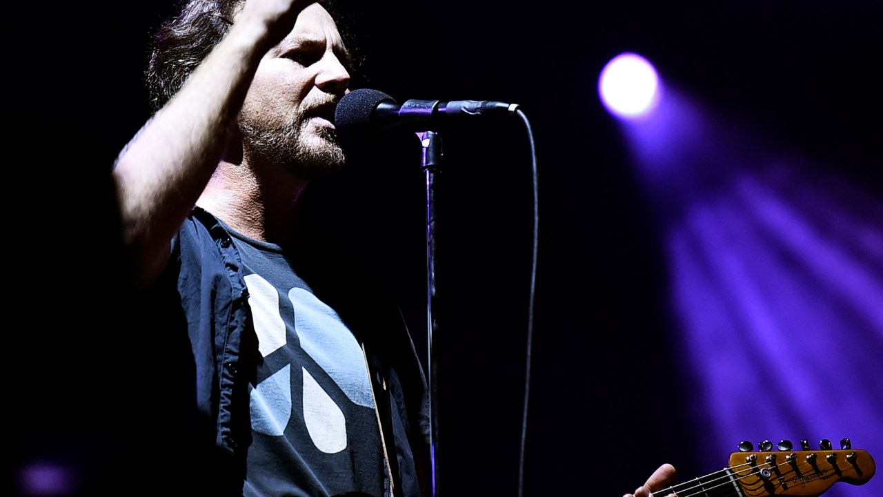 Pearl Jam volta a São Paulo com a turnê de divulgação do álbum Lightning Bolt no Estádio do Morumbi, na noite deste sábado (14)