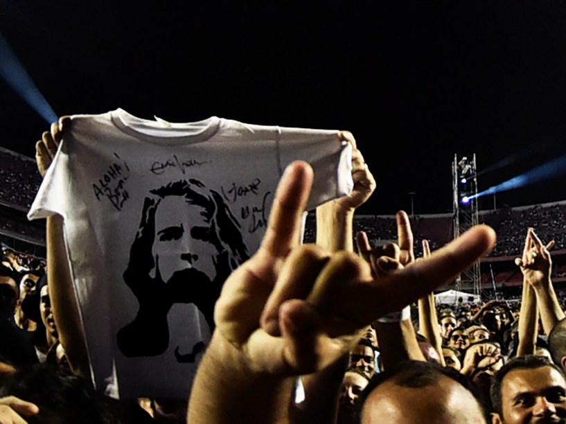 G1 - Pearl Jam vai doar US$ 100 mil para atingidos pela tragédia em Mariana  - notícias em Desastre Ambiental em Mariana