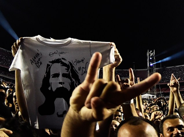 Público durante show da banda americana Pearl Jam no estádio do Morumbi, na capital paulista, na noite de 14 de novembro