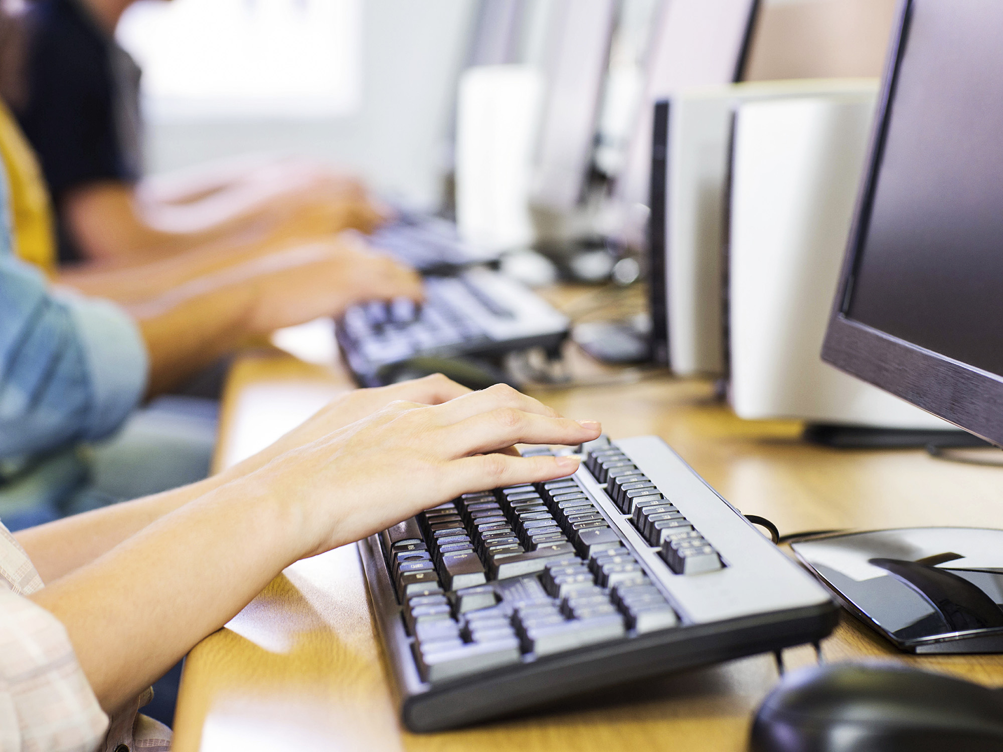 A maior parte das escolas sem internet (13%) está localizada na zona rural