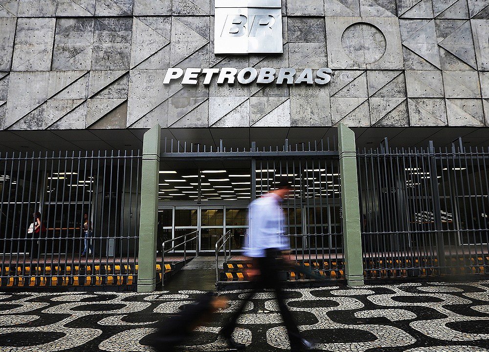Embarcação foi contratada pela Petrobras em licitação realizada em 2010