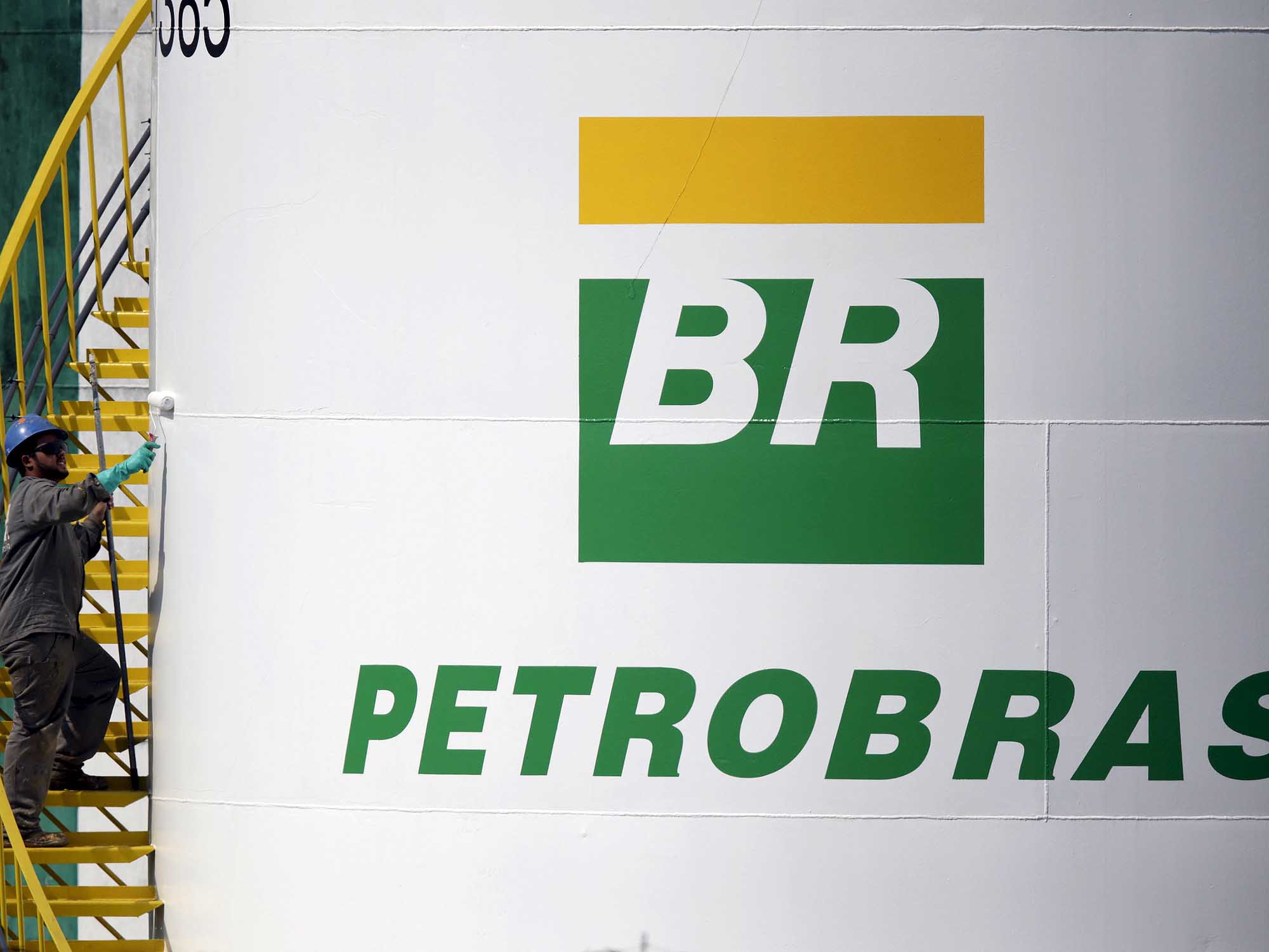 Petrobras aumenta o preço da gasolina em 6% e o do diesel em 4%
