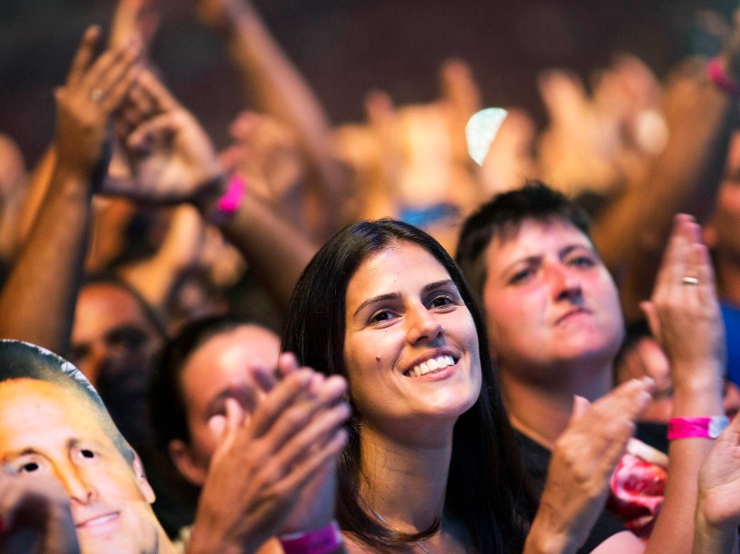 Público durante show da banda norte-americana Pearl Jam, no estádio do Maracanã, Zona Norte do Rio