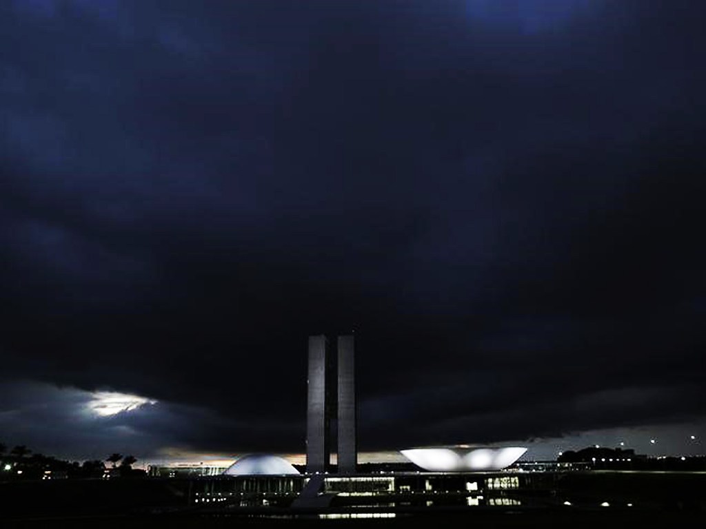 Nuvens negras sobre o Congresso Nacional em Brasília 22/01/ 2015