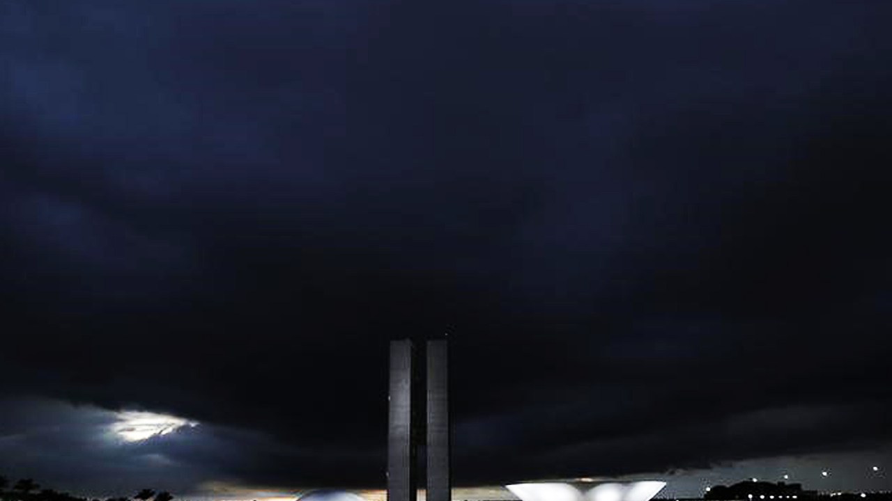 Nuvens negras sobre o Congresso Nacional em Brasília 22/01/ 2015