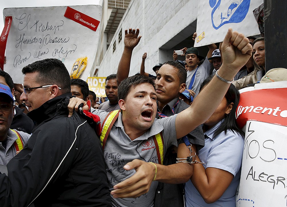 Trabalhadores da empresa venezuelana Polar protestam contra a expropriação cometida por Nicolás Maduro
