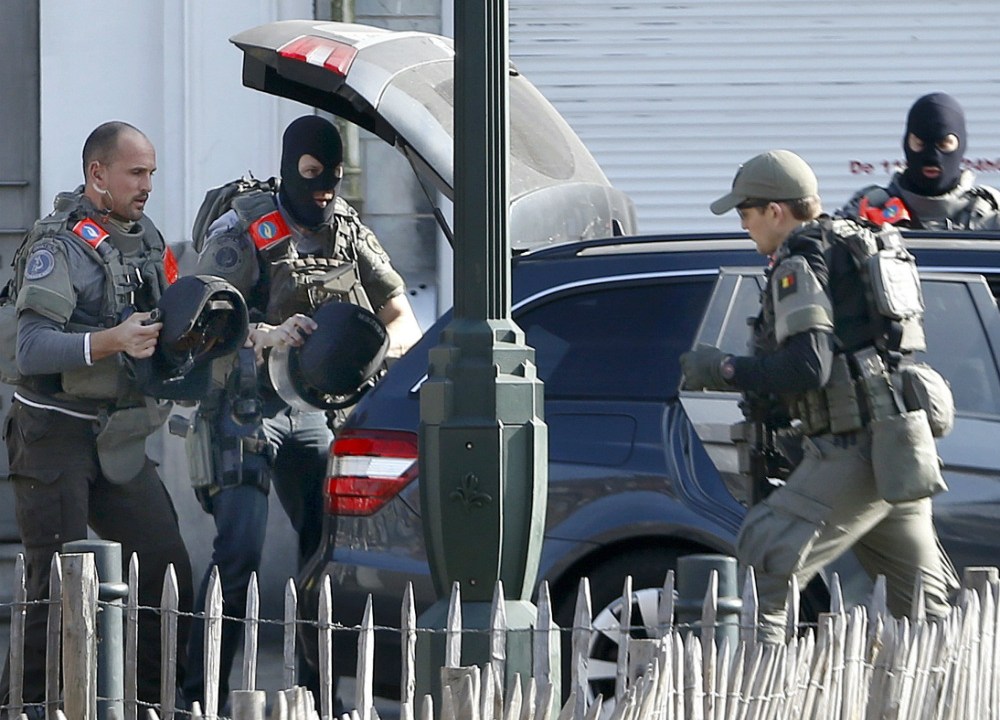 Forças especiais belgas fazem operação em Bruxelas