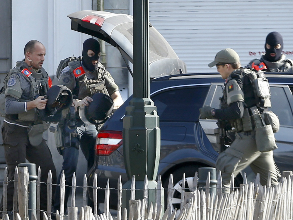 Forças especiais belgas fazem operação em Bruxelas