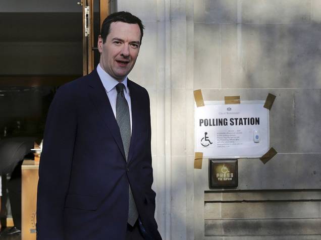 George Osborne, Chanceler do Tesouro no Reino Unido, deixa zona eleitoral após votar para a escolha do novo prefeito londrino - 05/05/2016