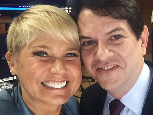 Em seu Facebook, o ministro da Educação, Cid Gomes, postou uma 'selfie' com a Xuxa com a legenda: 'Estive com a Xuxa hoje. Ela tem produzido excelentes materiais para o Ensino Infantil e se dispôs a colaborar com dois importantes projetos do Governo Federal: o Mais Creches e o Pacto Nacional de Alfabetização na Idade Certa'