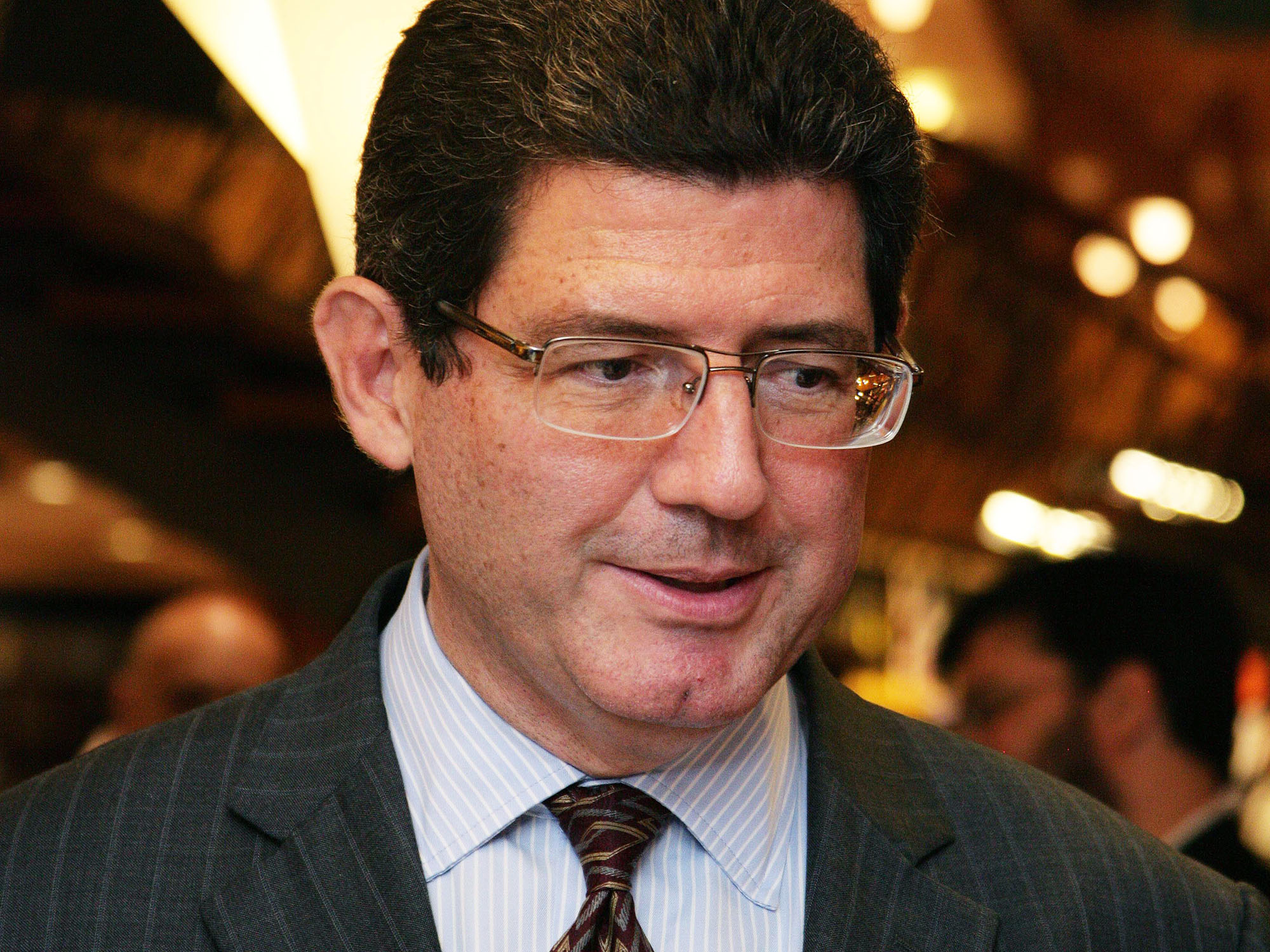 Joaquim Levy quer mostrar que o ajuste fiscal não será feito apenas pelo aumento de impostos