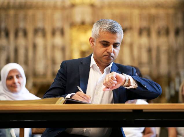 Sadiq Khan se torna o primeiro prefeito muçulmano de Londres - 07/05/2016