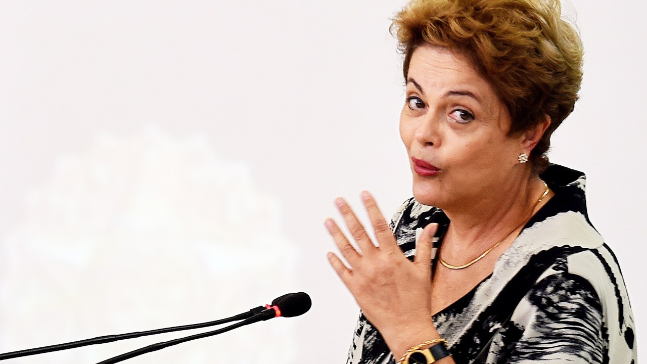 A presidente Dilma Rousseff participa de solenidade que celebra da marca de 5 milhões de Microempreendedores Individuais( MEI), no Palácio do Planalto, em Brasília (DF), nesta quarta-feira (17)