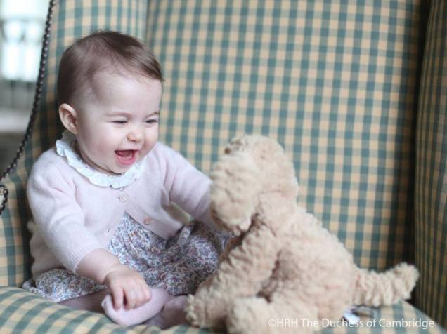 A princesa Charlotte em foto divulgada pela página oficial da monarquia britânica