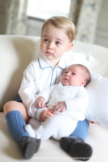 Foto do primeiro 'ensaio oficial' dos príncipes George e Charlotte, filhos de William e Kate Middleton