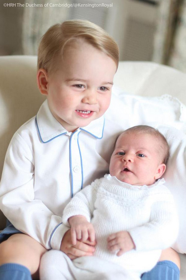 Foto do primeiro ensaio oficial dos príncipes George e Charlotte, filhos de William e Kate Middleton