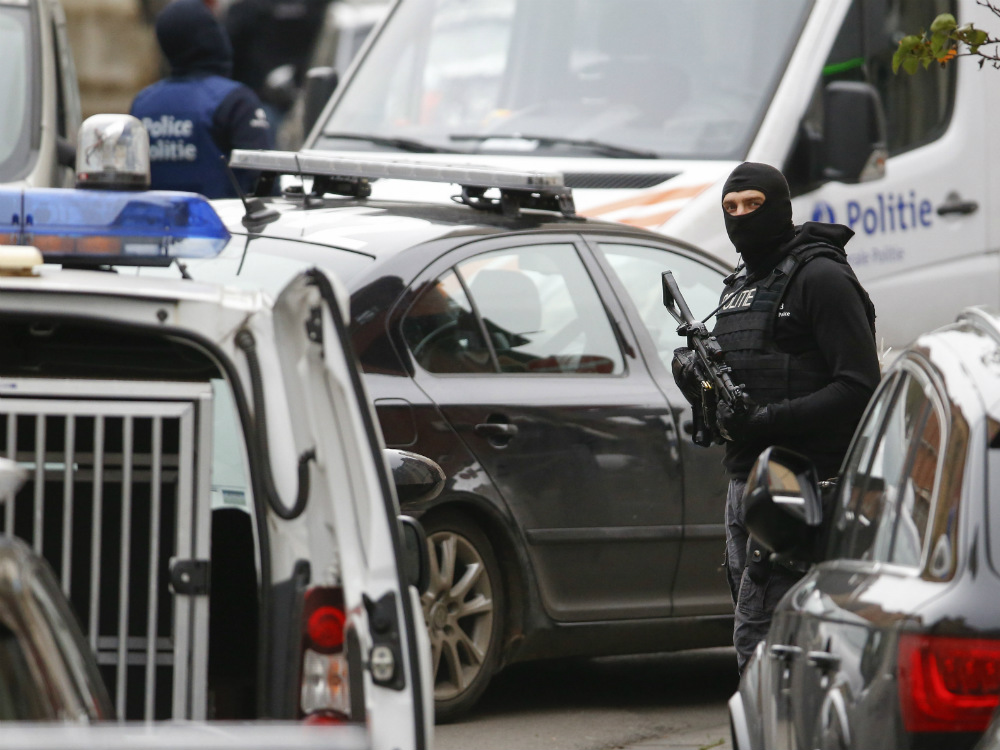 A polícia belga efetuou prisões de suspeitos em Molenbeek, subúrbio de Bruxelas