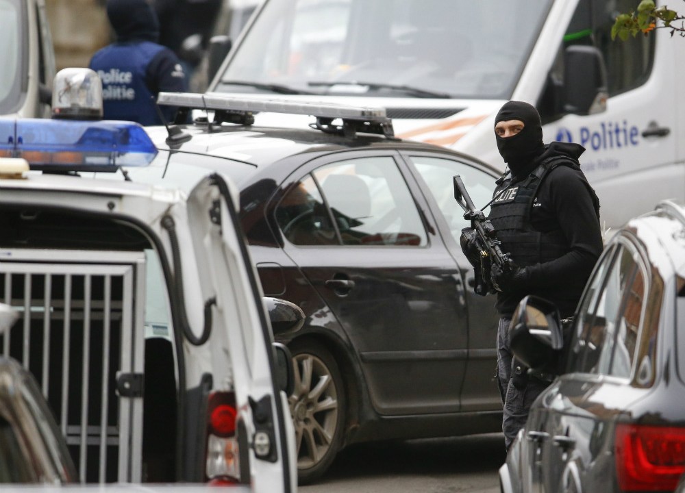 A polícia belga efetuou prisões de suspeitos em Molenbeek, subúrbio de Bruxelas