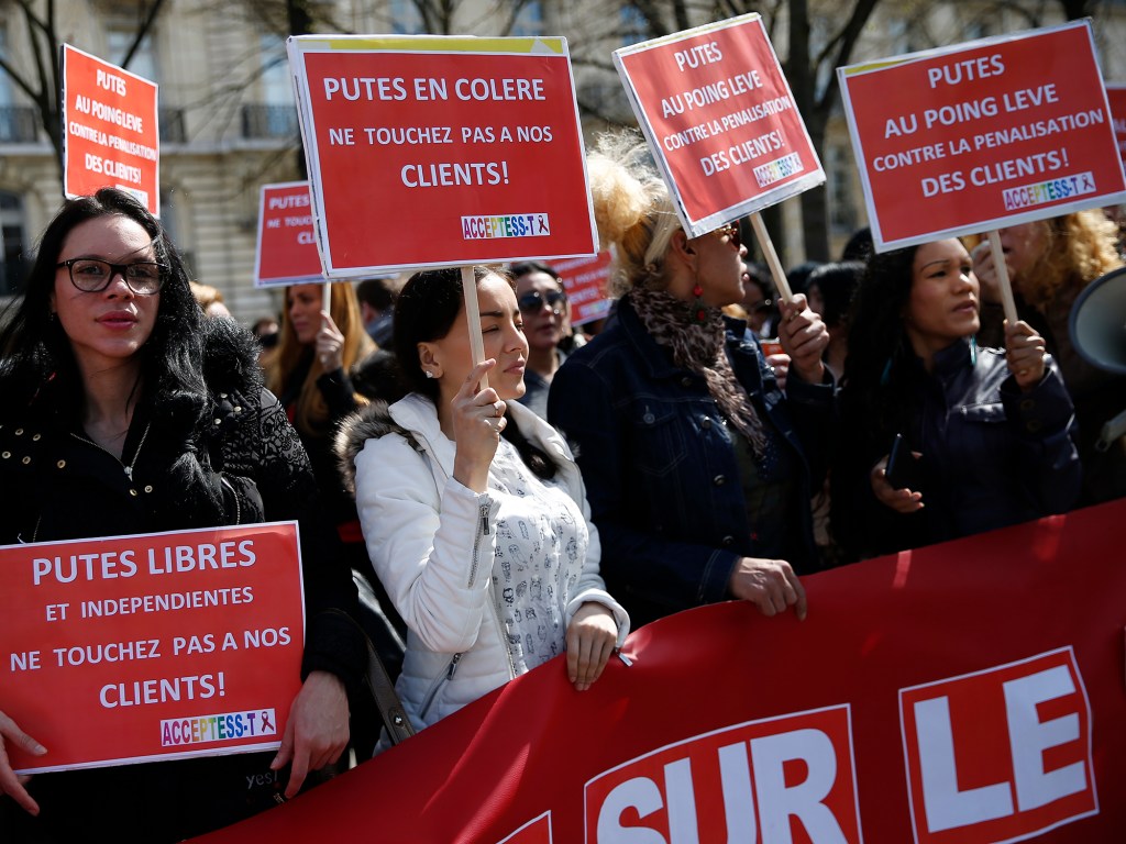 Protestos contra aprovacão de nova lei, na França
