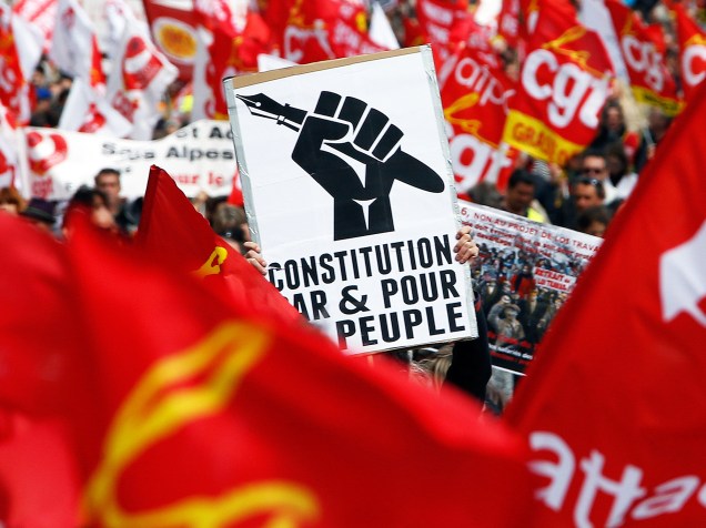 Protesto contra as reformas na legislação trabalhista, na cidade de Nice,na França, nesta quinta-feira (31)