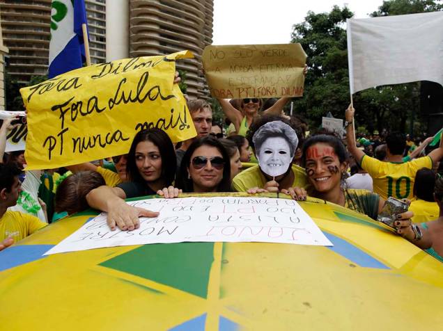 Ato contra o governo Dilma na cidade de Belo Horizonte, MG, neste domingo (15)