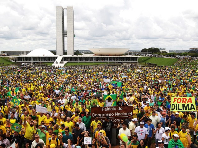 Ato contra o governo da presidente Dilma Rousseff reúne milhares de manifestantes na Esplanada dos Ministérios, em Brasília (DF) - 15/03/2015