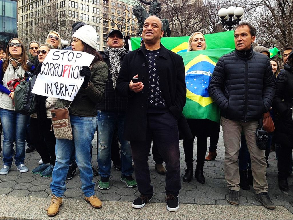 Protestos de brasileiros contra o governo em Nova York - 15/03/2015