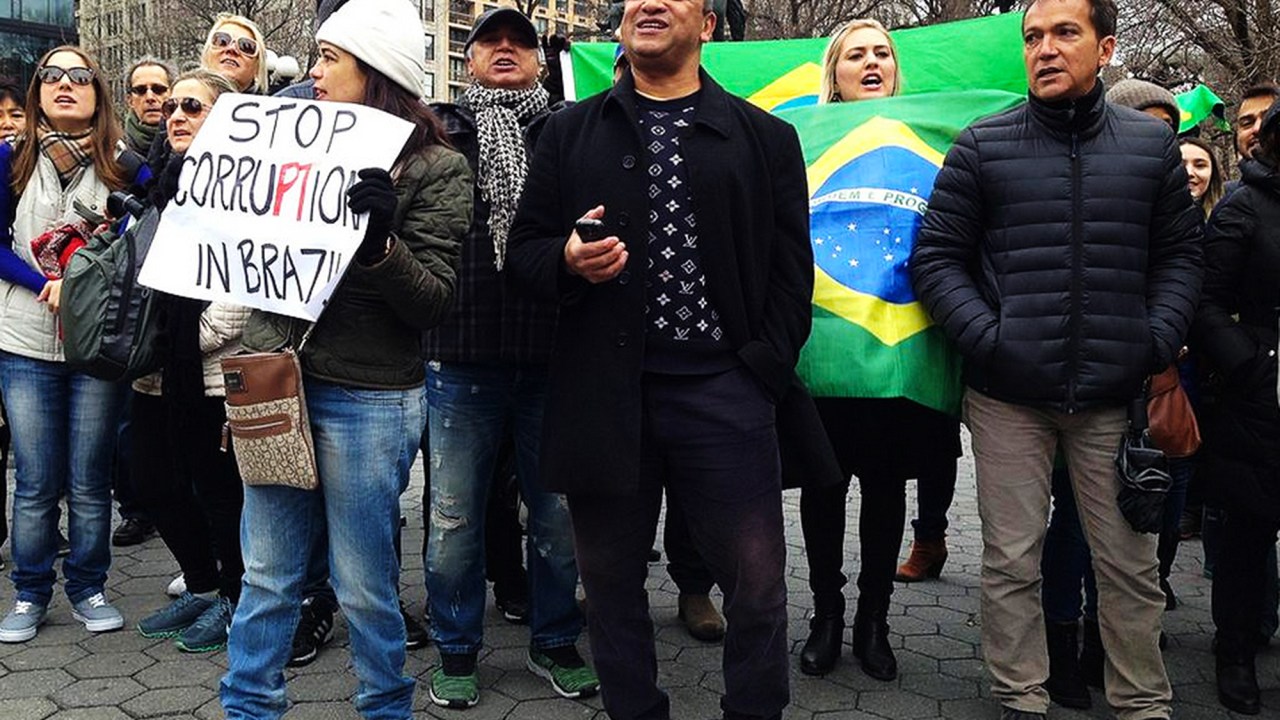 Protestos de brasileiros contra o governo em Nova York - 15/03/2015