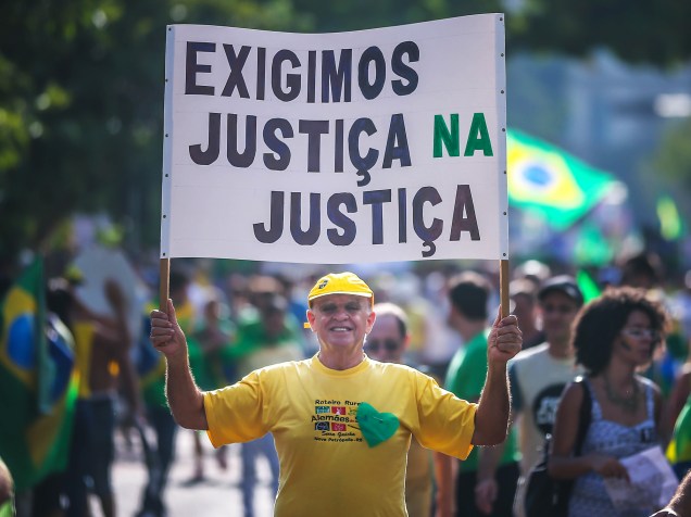 Ato contra o governo Dilma (PT) em Porto Alegre, no Rio Grande do Sul