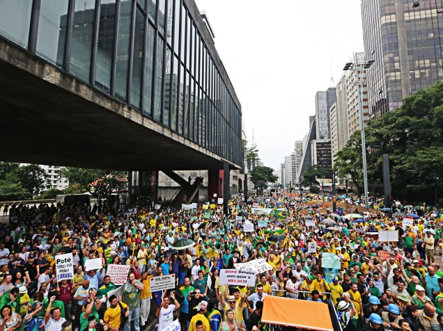 Protesto contra o governo Dilma e a corrupção na Petrobras, ocupa o vão livre do Masp, na avenida Paulista - 15/03/2015