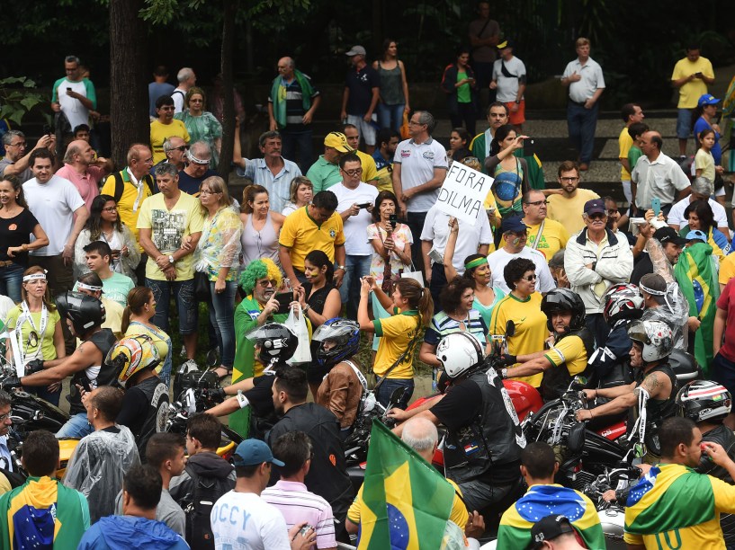 Manifestantes pedem o impeachment da presidente Dilma Rousseff em frente ao Parque Trianon, região central de São Paulo