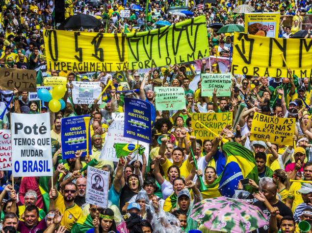 Ato contra o governo da presidente Dilma Rousseff (PT) na Av. Paulista, região central de São Paulo, neste domingo (15)