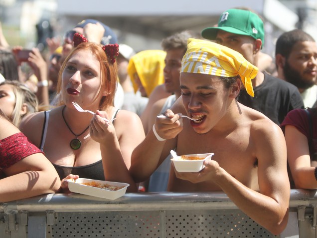 Público durante o primeiro dia do Festival Lollapalooza 2016 que ocorre em São Paulo-SP neste sábado (12) no Autódromo de Interlagos Zona Sul da Capital