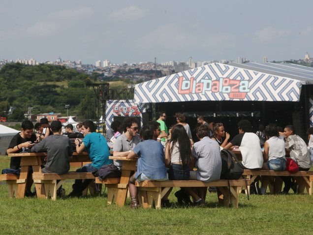 Público durante o primeiro dia do Festival Lollapalooza 2016 que ocorre em São Paulo-SP neste sábado (12) no Autódromo de Interlagos Zona Sul da Capital