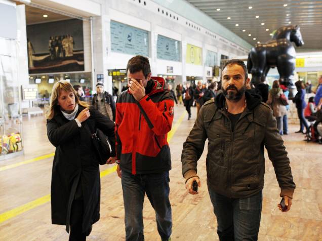 <p>Familiares dos passageiros do Airbus A320 que caiu hoje no sul da França, chegam ao aeroporto de Barcelona, Espanha </p> <p>Familiares dos passageiros do Airbus A320 que caiu hoje no sul da França, chegam ao aeroporto de Barcelona, Espanha </p>