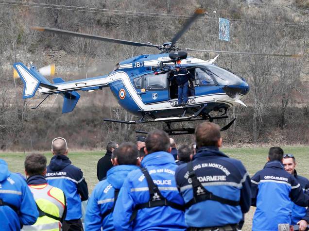 <p>Polícia Francesa e unidades de resgate se preparam para ir ao local do acidente com o Airbus A320 da companhia Germanwings </p> <p>Polícia Francesa e unidades de resgate se preparam para ir ao local do acidente com o Airbus A320 da companhia Germanwings </p>
