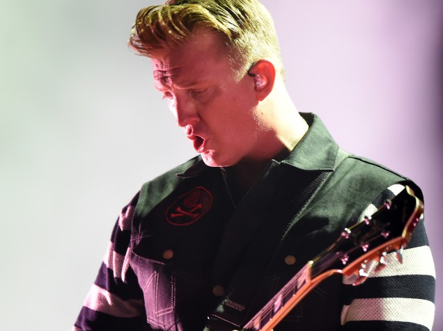 Josh Homme, vocalista e guitarrista da banda Queens of the Stone Age, durante show no quarto dia do Rock in Rio, zona oeste do Rio de Janeiro, na noite de quinta-feira (24)