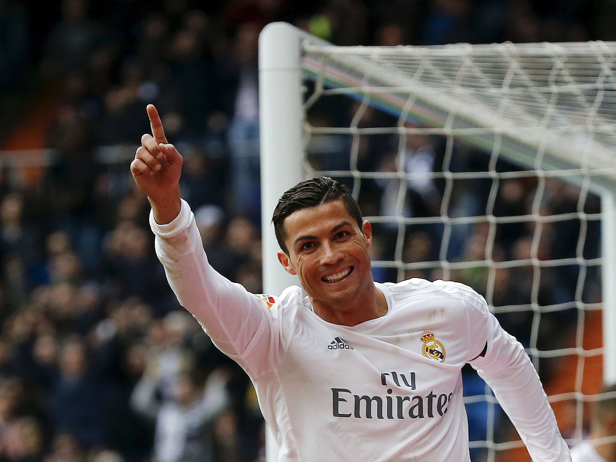Cristiano Ronaldo comemora o gol do Real Madrid contra o Sporting Gijon em partida da liga espanhola