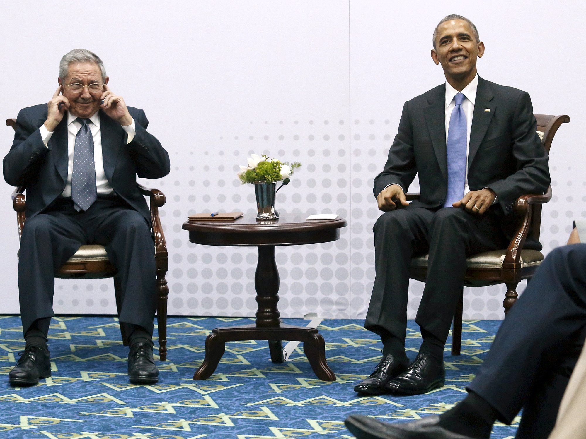 Raúl Castro e Barack Obama se encontram na Cúpula das Américas, no Panamá - 11/04/2015