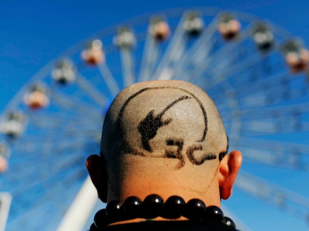 Corte de cabelo inspirado no logo do Rock in Rio
