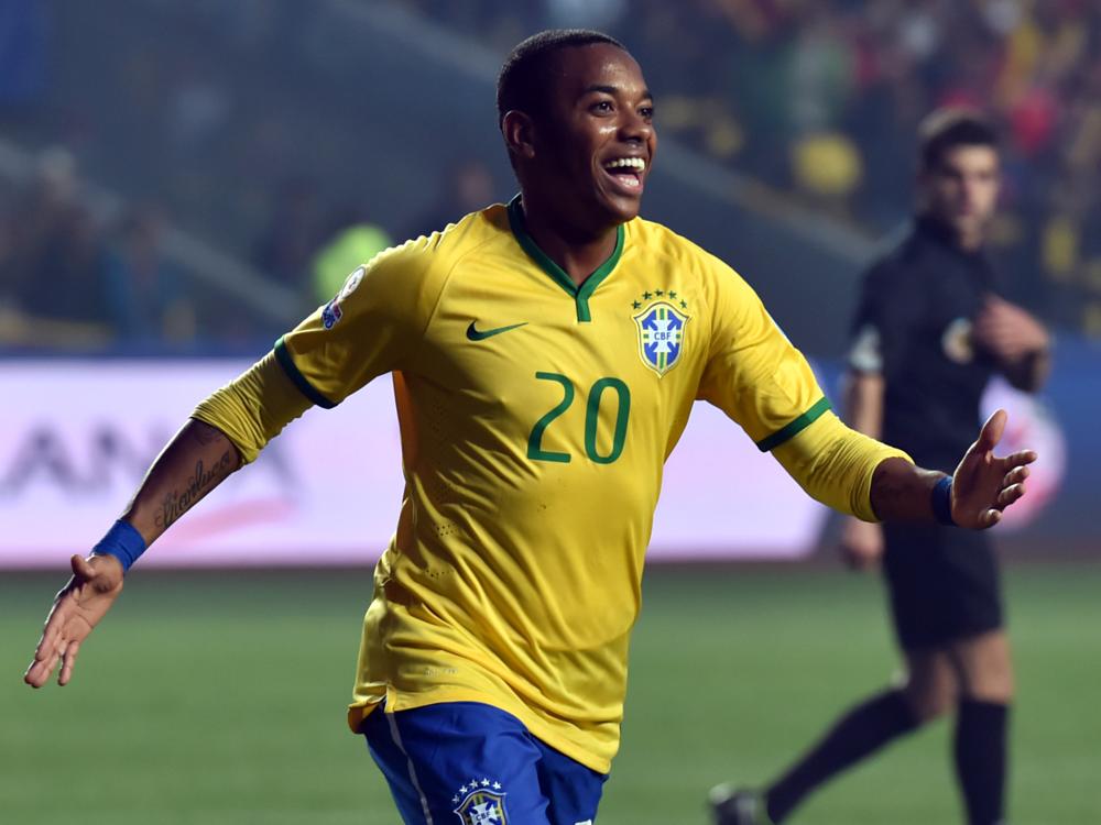 Robinho marcou seu primeiro gol na Copa América, diante do Paraguai, em Concepción