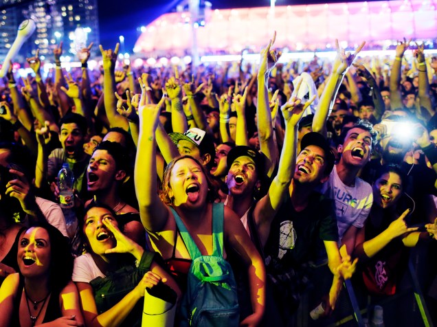 Público vibra durante o show da banda CPM 22, que se apresenta no Palco Mundo na quarta noite do Rock in Rio