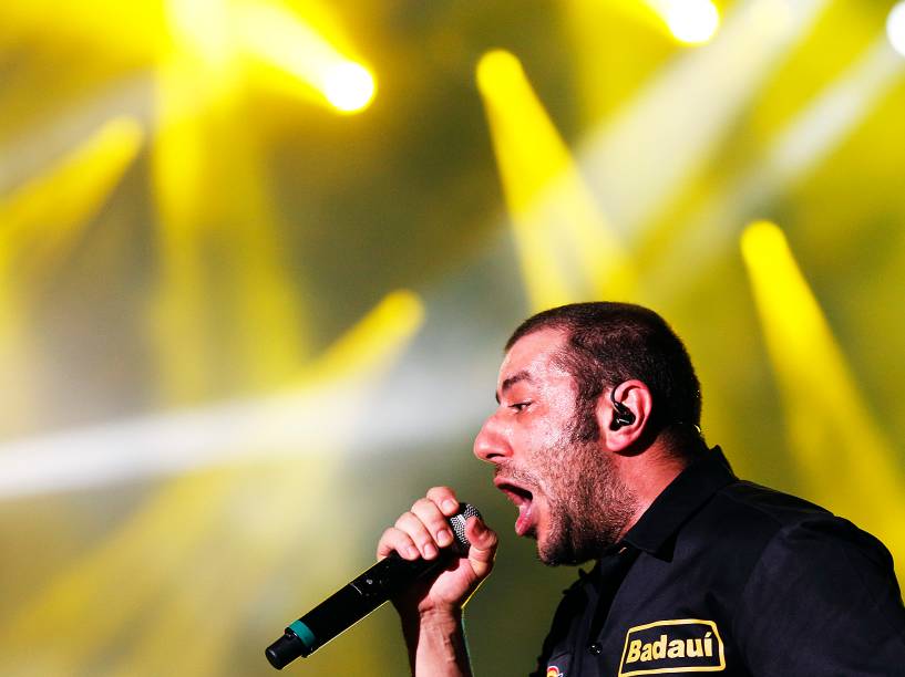 Badauí, vocalista do CPM 22 durante apresentação da banda no Rock in Rio
