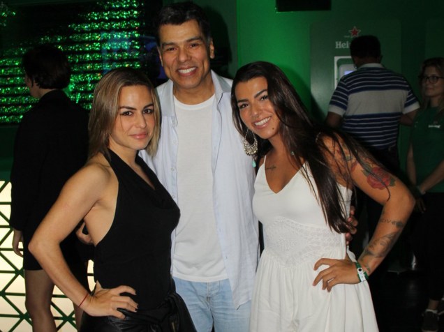 Mauricio Mattar curte Rock in Rio com noiva e filha