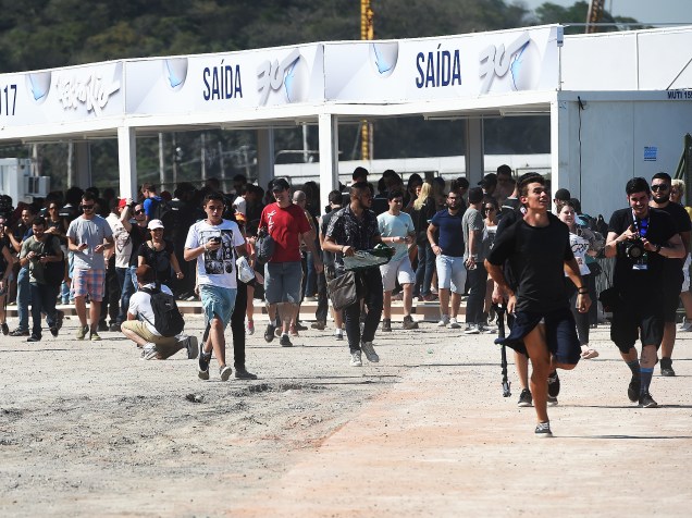 Fãs animados na abertura dos portões do Rock in Rio 2015, na cidade do rock