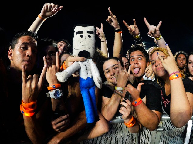 Público durante o show da banda System Of a Down no quarto dia do Rock in Rio, zona oeste do Rio de Janeiro, na noite desta quinta-feira (24)