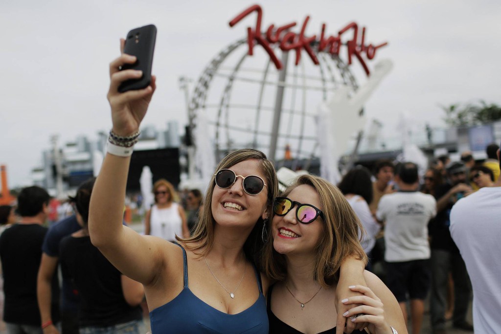 Público chega para o terceiro dia de Rock in Rio 2015, na Cidade do Rock