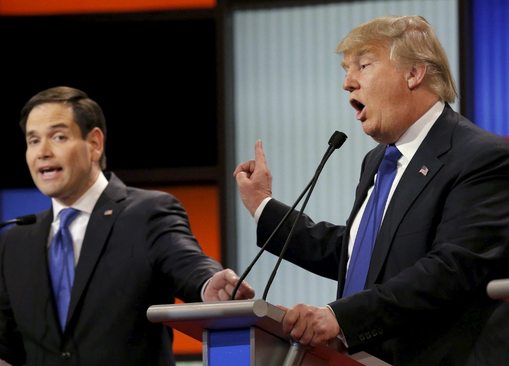 Marco Rubio e Donald Trump discutem durante o debate republicano
